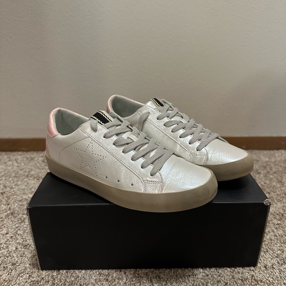 ShuShop Women’s Mia Sneakers - Picture 8 of 10